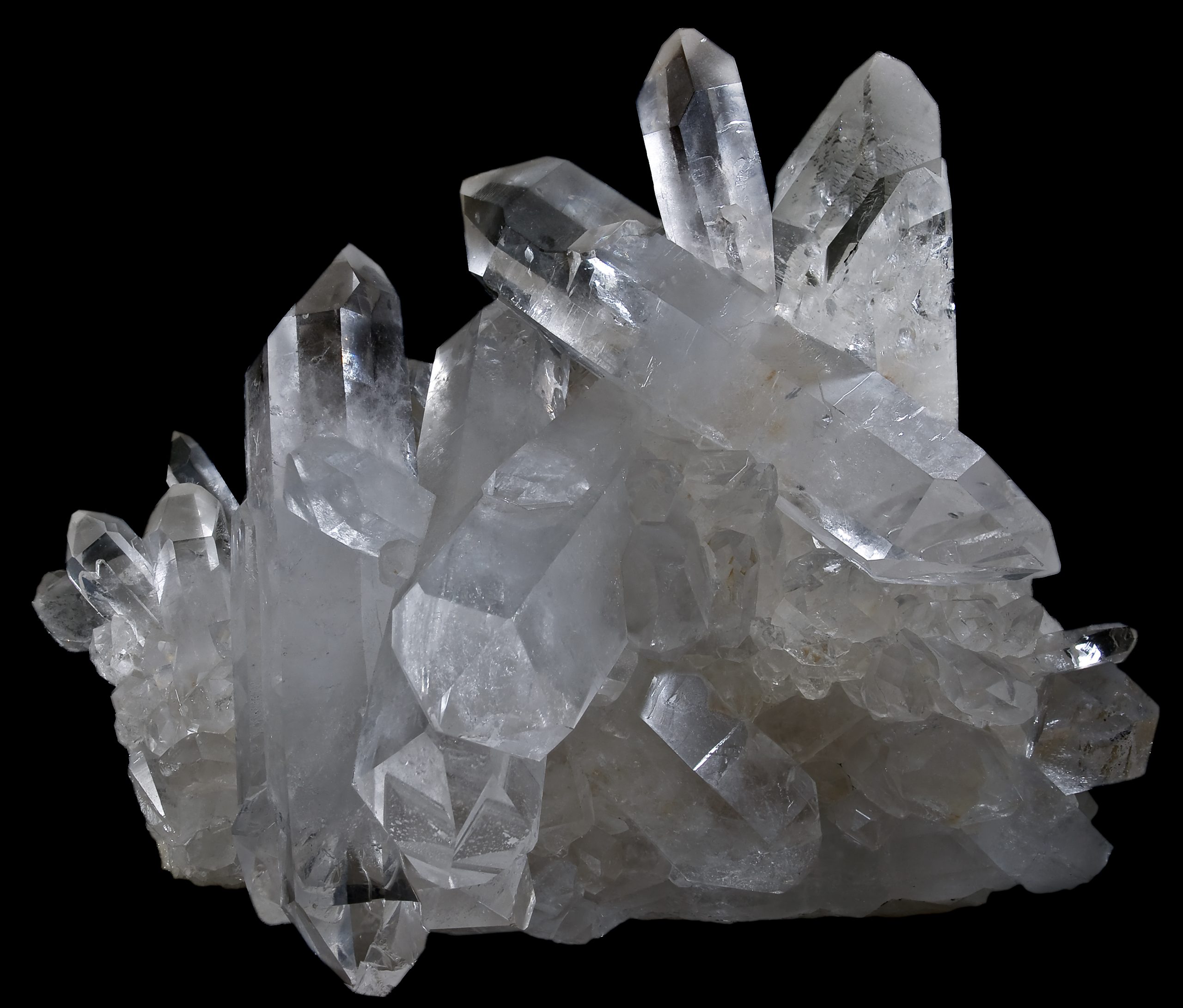 Non-metallic luster in prismatic quartz with six-sided euhedral crystal form.